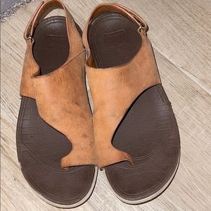 FitFlop size 8.5 Velcro closure women’s camel